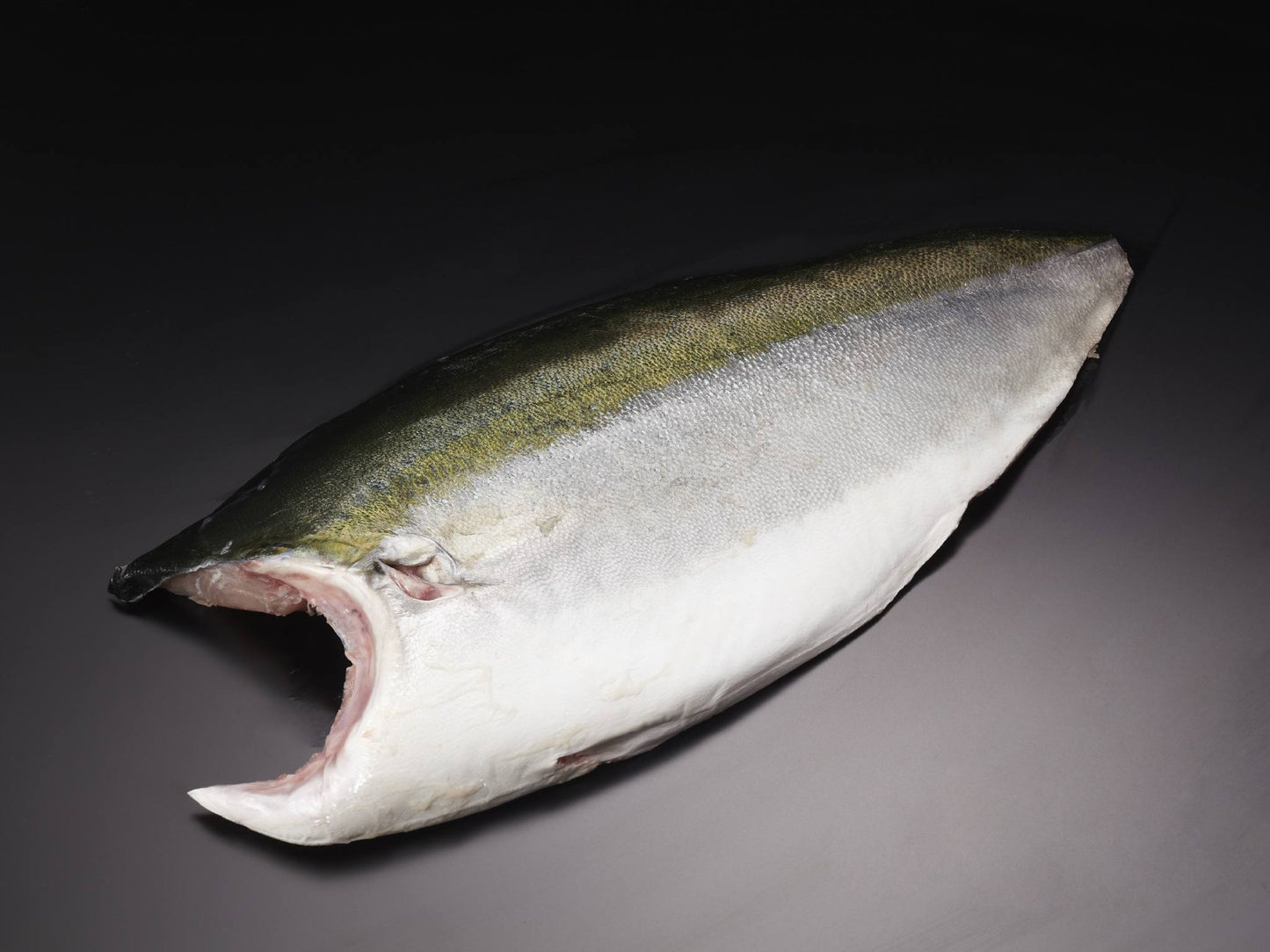 熊本産(生)ブリFカマ付皮付1.5kg~